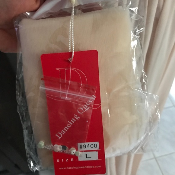 Brand new gown - Picture 5 of 6